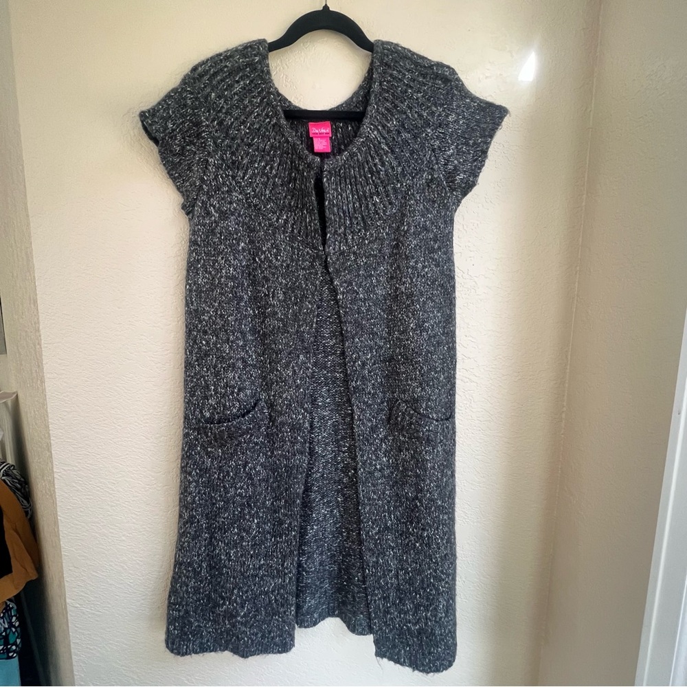 Cozy Gray Knit, short sleeve, long Cardigan size small, fits a medium